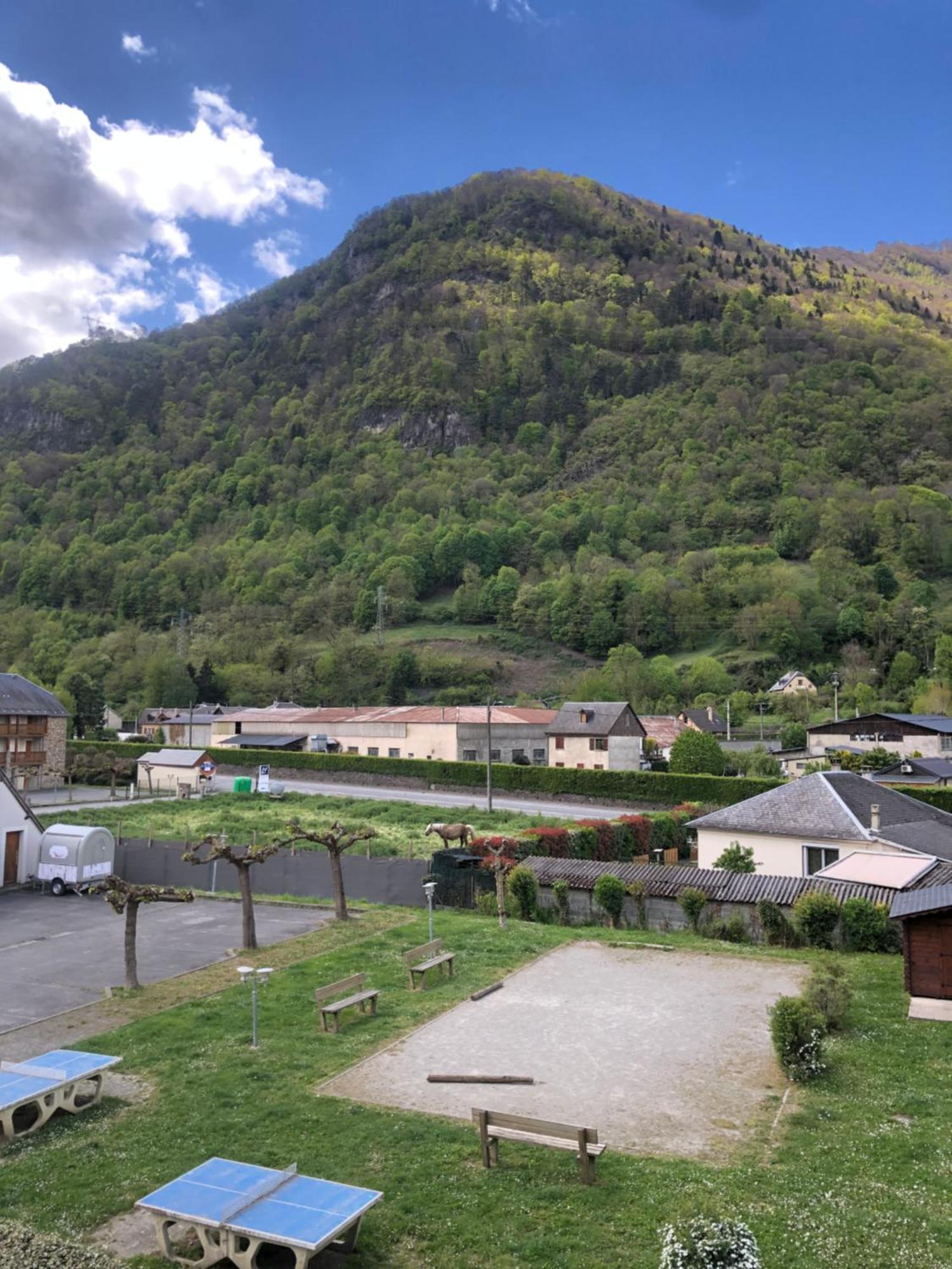 Appart T 3 Bagneres-De-Luchon Vue Montagne - Piscine Mi Juin Bagneres-de-Luchon Exterior foto