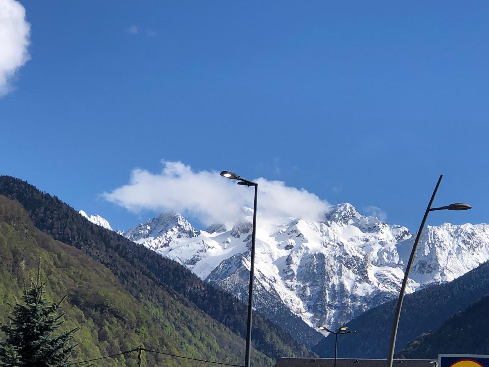 Appart T 3 Bagneres-De-Luchon Vue Montagne - Piscine Mi Juin Bagneres-de-Luchon Exterior foto